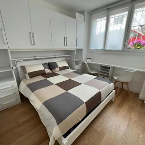 The Small White House In Apartment Milan