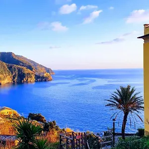 New Hanging Garden Apartment Corniglia